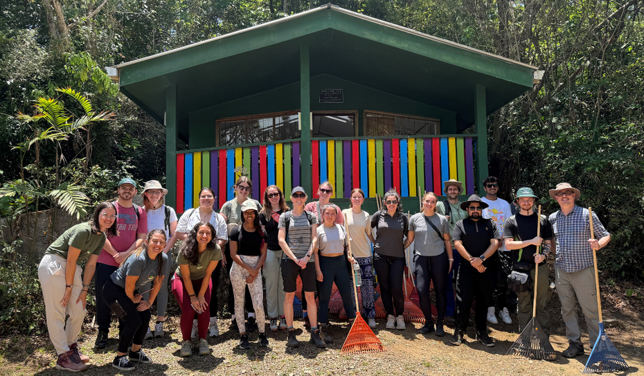 students in costa rica